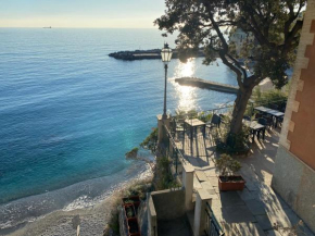 JOY BAMBOO, Downtown, a Stone's Throw from the Sea